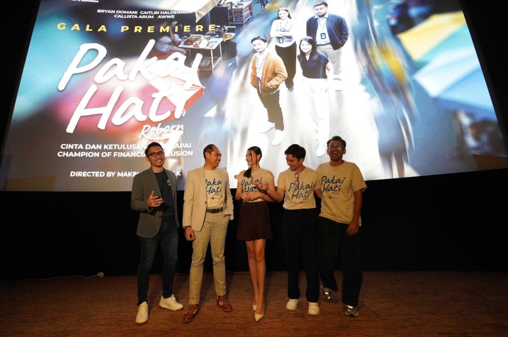 PT Bank Rakyat Indonesia Tbk (BRI) menggelar Gala Premier Web SeriesPakai Hati Reborndi XXI Plaza Senayan, Jakarta pada 14 Desember 2024. Acara ini menjadi salah satu upaya BRI untuk menyampaikan edukasi keuangan kepada masyarakat dengan cara yang kreatif dan inovatif sekaligus bagian dari rangkaian perayaan hari ulang tahun BRI ke-129 yang jatuh pada 16 Desember 2024. Pada Web Series kali ini, BRI mengangkat salah satu visi BRI di tahun 2025 yakni menjadi Champion of Financial Inclusion. Dibintangi oleh Bryan Domani, Caitlin Halderman, Awwe, dan Callista Arum,Pakai Hati Rebornmenghadirkan alur cerita penuh drama, romansa, dan komedi ringan yang tetap fokus pada pesan edukasi. Melalui serial ini, BRI mengajak masyarakat untuk lebih cermat dalam mengelola keuangan dan menghindari jebakan layanan keuangan ilegal.Foto/RoniMawardi/BUMNTRACK